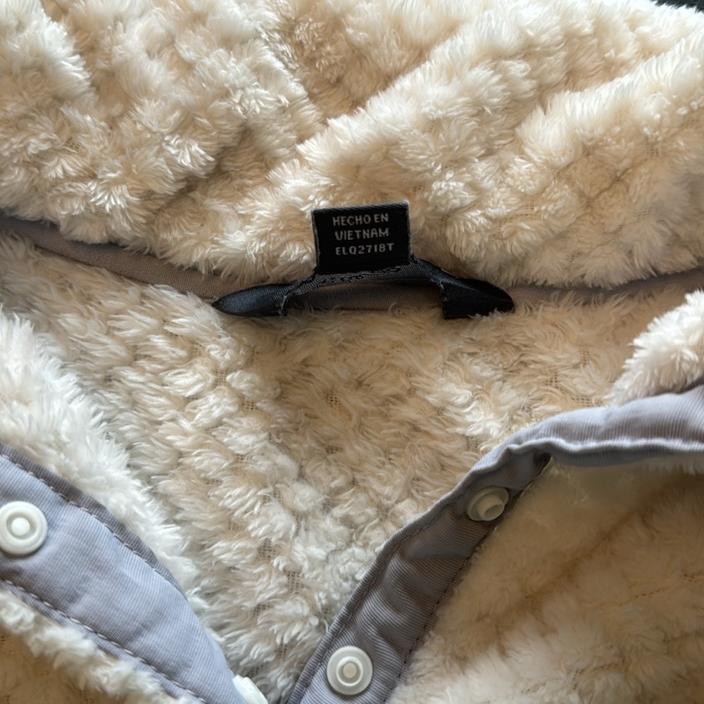 Eddie Bauer Women’s heavy fleece (waffle pattern) pullover. Size Medium - Picture 12 of 16